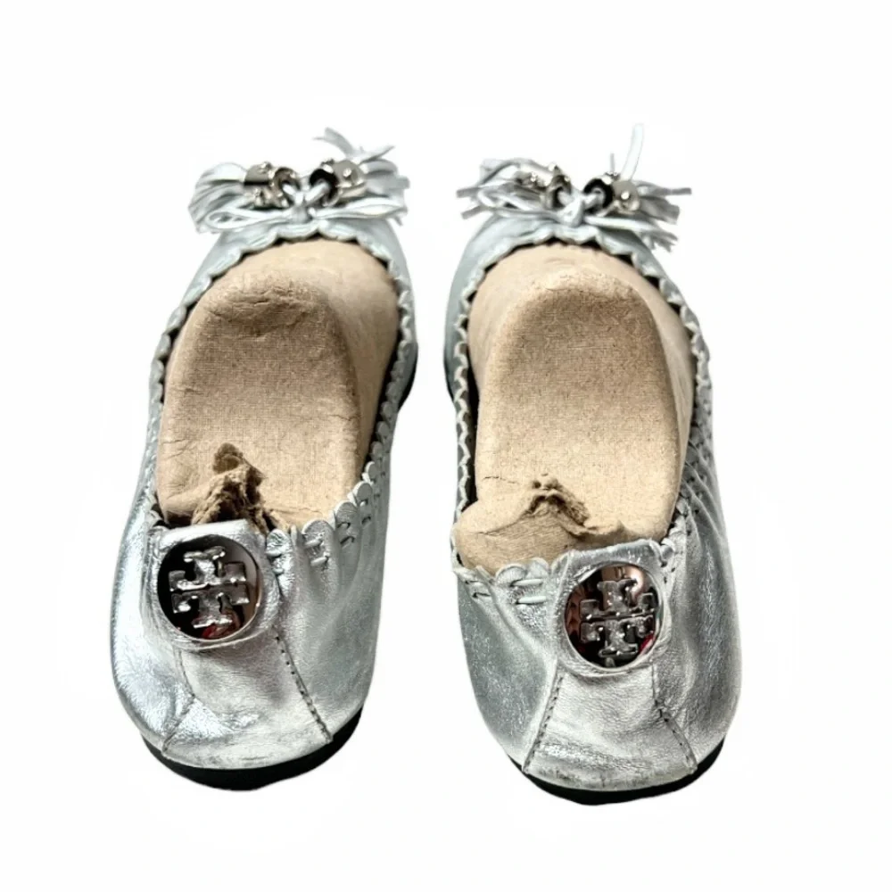 Tory Burch Reese Metallic Silver Leather Scrunch Tassel Ballet Flats Size 7 - Picture 4 of 16